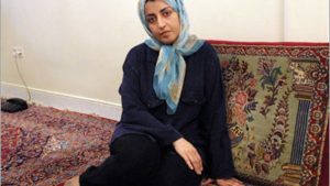 عائلة سجينة إيرانية مضربة تتسلم اليوم جائزة نوبل للسلام
