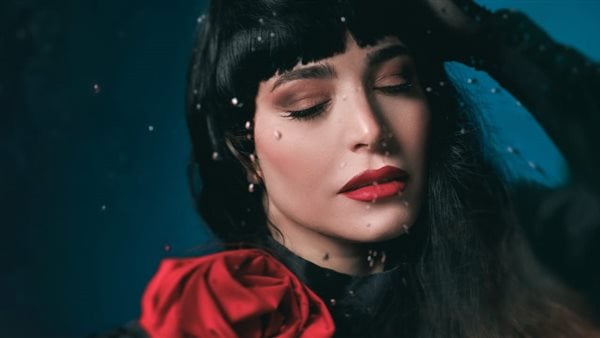 بكت وتأثرت بشدة.. عبير نعمة تعلن طلاقها على المسرح I فيديو