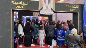 شاهد.. توافد المئات من الناخبين للإدلاء بأصواتهم في مدرسة الحسينى الإعدادية بالجمالية