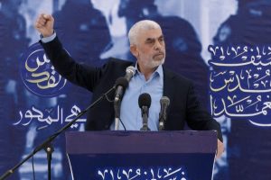وول ستريت جورنال: السنوار الذي درس نفسية إسرائيل وكان الإفراج عنه أسوأ خطأ في تاريخها