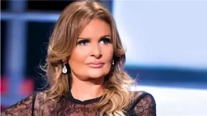 يسرا تقدم تعازيها لـ ريهام عبد الغفور بعد وفاة والدها