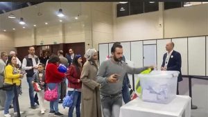 سفير مصر بلندن: هناك مشاركة لناخبين قادمين من أماكن بعيدة بالمملكة المتحدة