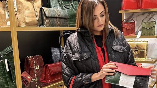 بشرى تخطف الأنظار بإطلالة شتوية