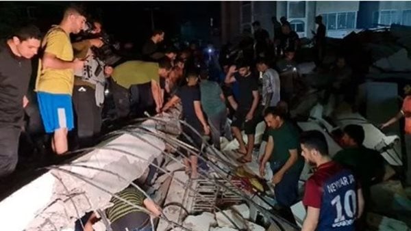 معظمهم من الأطفال.. شهداء وجرحي إثر استهداف قوات الاحتلال منزلا بمخيم النصيرات