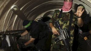 لا تصدقوا الجيش.. جنرال إسرائيلي متقاعد: لا حل لأنفاق حماس
