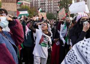 رويترز: قفزة في مبيعات الكوفية الفلسطينية بأميركا رغم الاستهداف