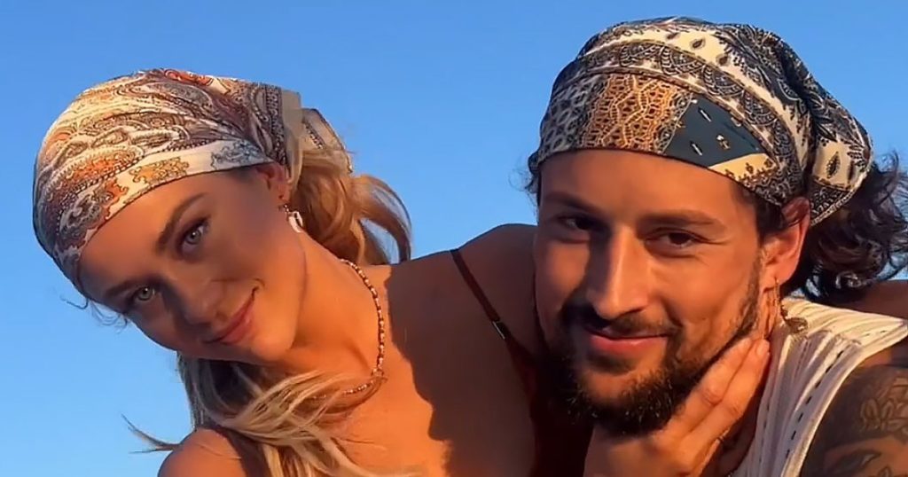برايدن باورز وكريستينا ماندريل من BiP يقدمان لمحات عن الرومانسية “الأبله”: “خاصة حقًا”