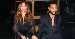 تواصل Chrissy Teigen خطها بدون سروال وتنسق مع John Legend خلال موعد الليل