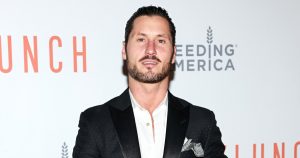 يؤكد Val Chmerkovskiy من DWTS أنه “لن يتقاعد” بعد فوزه بالموسم 32: “ما هذا؟”
