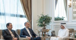 وزير الخارجية القطري يلتقي عبد اللهيان في الدوحة