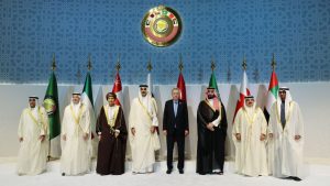 القمة الخليجية تدين العدوان على غزة وتطالب بوقف فوري لإطلاق النار