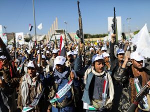 الحوثيون يتوعدون بقصف البوارج الأميركية ردا على أي استهداف