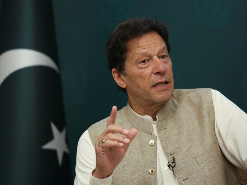 “توشاخانا” تقضي على آمال عمران خان في الترشح للانتخابات