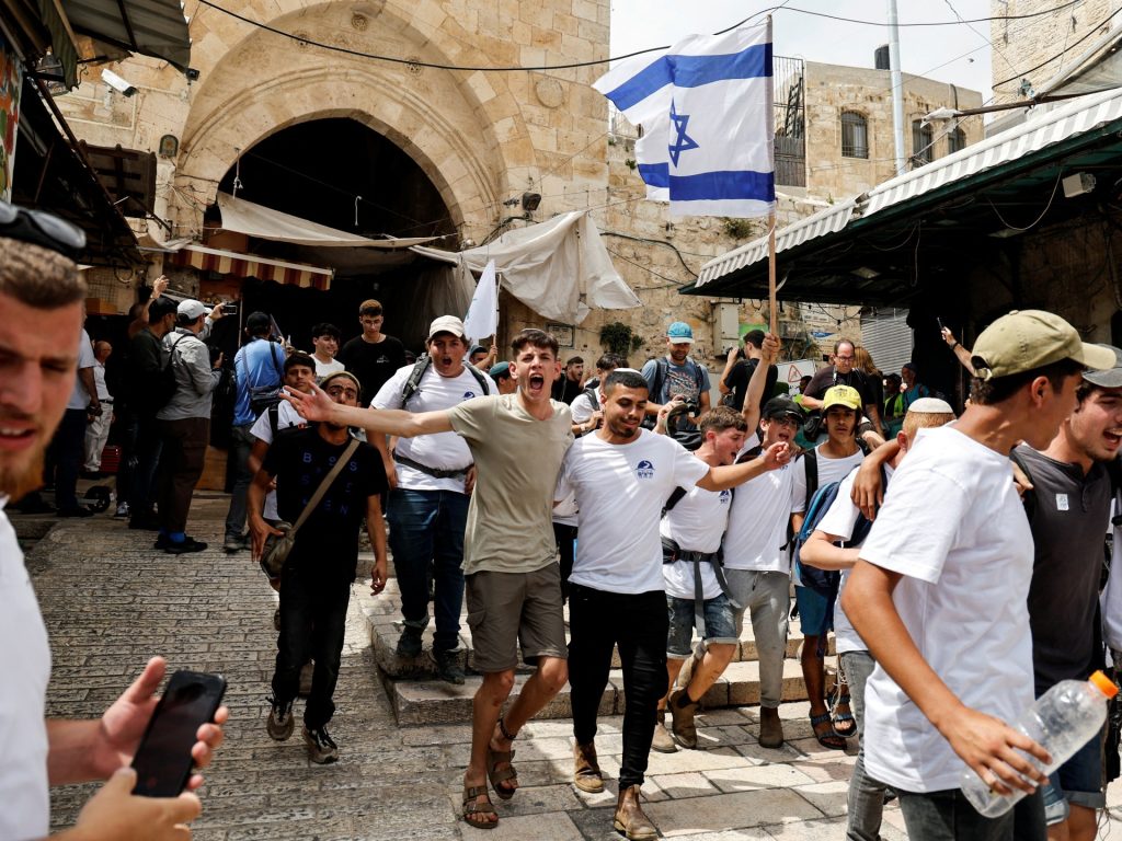 الشرطة الإسرائيلية تسمح بمسيرة يمينية متطرفة في القدس