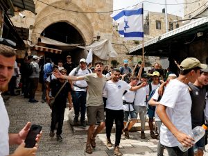 الشرطة الإسرائيلية تسمح بمسيرة يمينية متطرفة في القدس