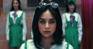 شاهد اللمحة الأولى لفيلم ميليسا باريرا الجديد “وحشك” بعد إطلاق “الصراخ” الصادم