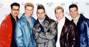 لماذا يعتبر عيد ميلاد سعيد وعطلات سعيدة لـ NSync هو نشيد كل طفل في التسعينيات في ديسمبر
