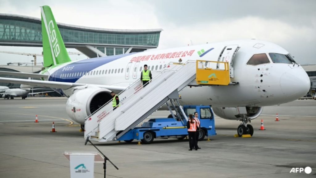 الصين تعرض طائرة C919 محلية الصنع في هونغ كونغ