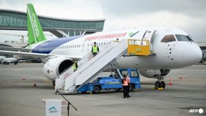 الصين تعرض طائرة C919 محلية الصنع في هونغ كونغ