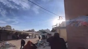 شاهد.. قصف عنيف على مخيم جباليا بقطاع غزة