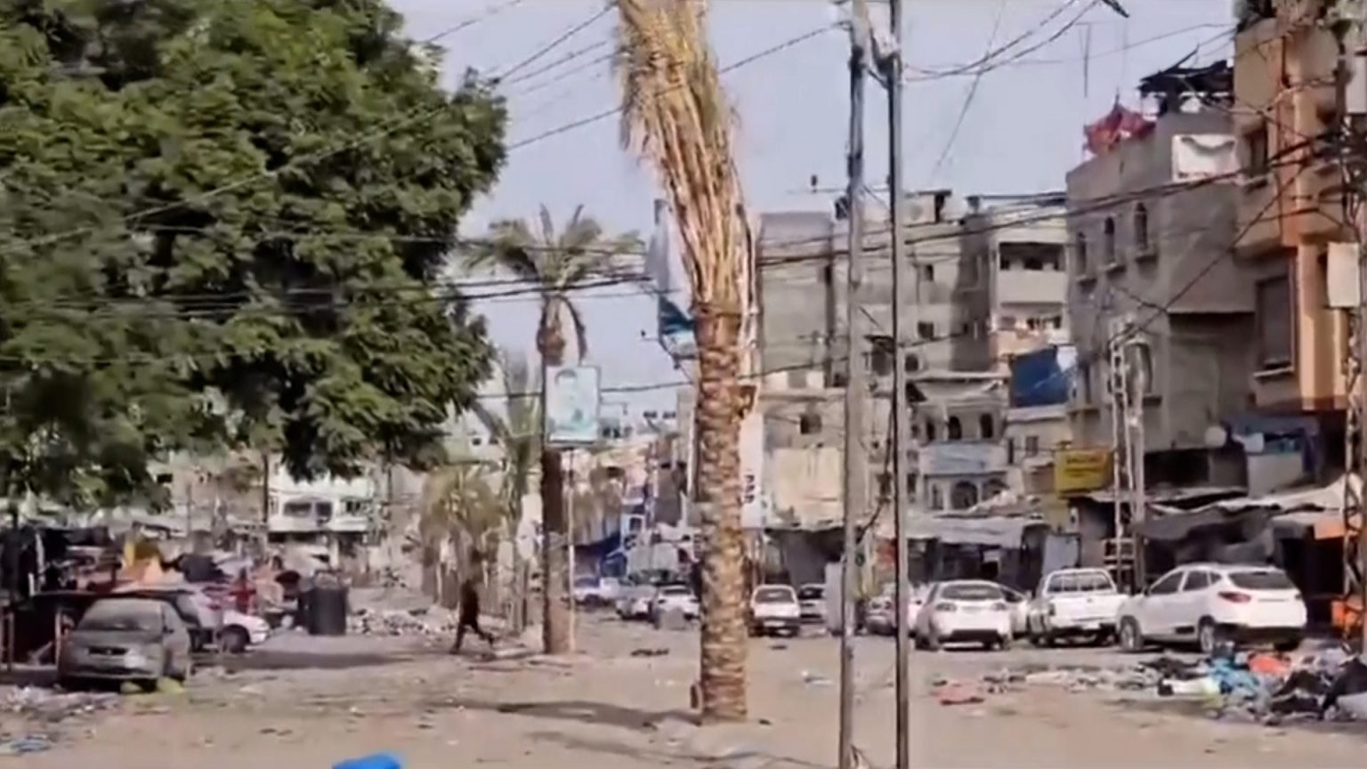 شاهد.. فرحة وتكبير مدنيين بجباليا بعد تدمير آليات إسرائيلية