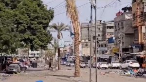 شاهد.. فرحة وتكبير مدنيين بجباليا بعد تدمير آليات إسرائيلية