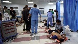 إصابة مدير عام الصحة بغزة واستشهاد ابنته في قصف إسرائيلي