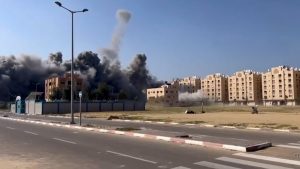 شاهد.. طيران الاحتلال يقصف وحدات سكنية بمدينة حمد بخان يونس