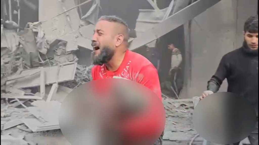 مشاهد مروعة لضحايا قصف إسرائيلي لمنزل بمخيم جباليا