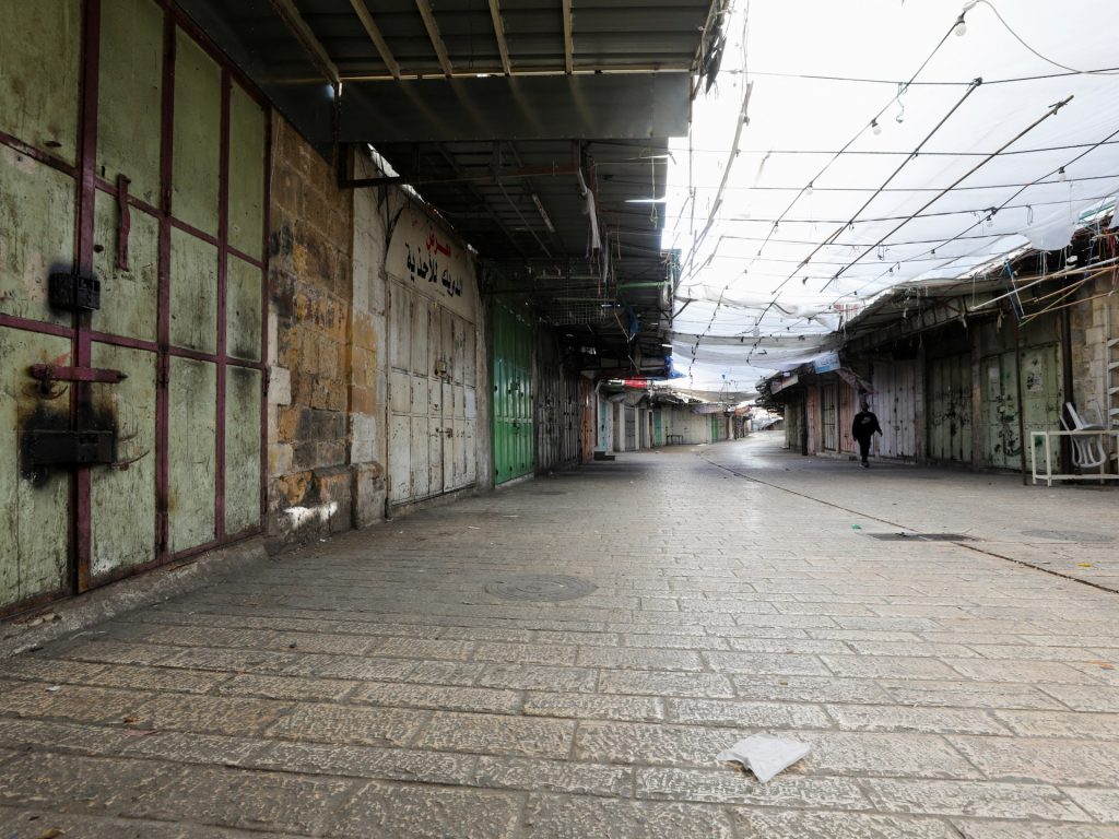 إضراب يعمّ الضفة تنديدا بالعدوان على غزة والاحتلال يصعّد انتهاكاته