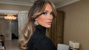 جينيفر لوبيز تقص شعرها بالكامل لأسبوع الأزياء الراقية