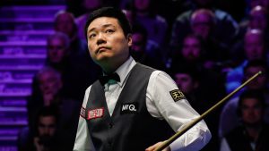 موسم الرياض World Masters 2024 للسنوكر مباشر – دينغ جونهوي يتصدر المركز الأول مع ظهور الكرة الذهبية لأول مرة في السنوكر