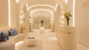 داخل سبا Dior الجديد الساحر في فندق الموضة المفضل في باريس