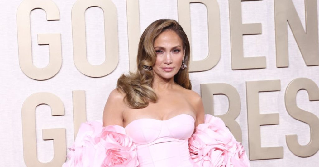 احصل على حجم تجعيدات J. Lo’s Golden Globes مقابل 26 دولارًا فقط على Amazon