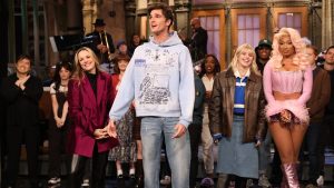 راشيل ماك آدامز تقدم عرضًا رائعًا في SNL