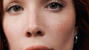 هالسي تتحدث عن الموسيقى الجديدة والأمومة ومنتج تجميل جديد