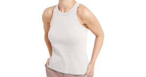 هذا القميص “المريح” Hanes Racerback بدون أكمام بخصم 30% على أمازون