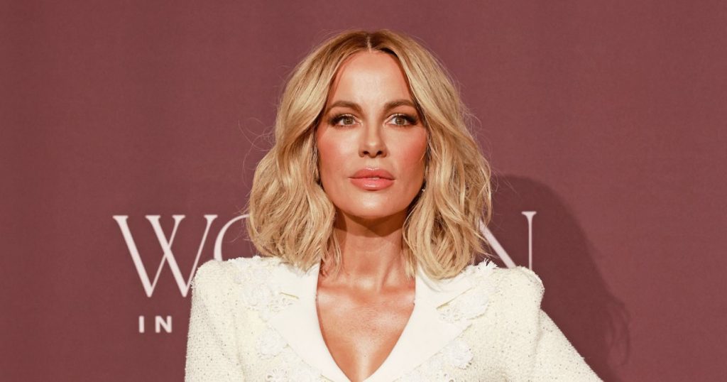 كيت بيكنسيل تنتقد BAFTA بسبب البريد الإلكتروني “البارد” بسبب تضمين زوج والدتها الراحل في حفل توزيع الجوائز