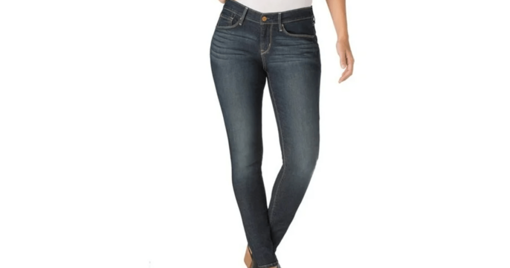 يبلغ سعر هذا الجينز الأكثر مبيعًا من Levi’s 25 دولارًا فقط – على محمل الجد