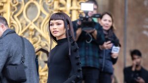 Zendaya تطلق مظهرًا جديدًا مع النجم المشارك Euphoria Hunter Schafer في باريس