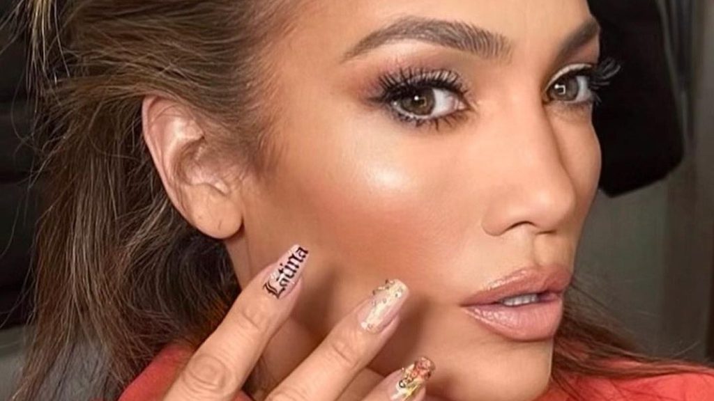 أفضل أظافر جنيفر لوبيز لـ Manicure Inspo