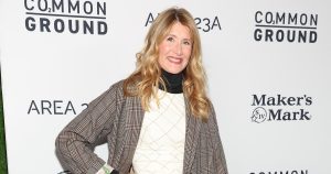 جنون منقوشة! قم بتوجيه معطف Laura Dern مع اختيار Amazon هذا