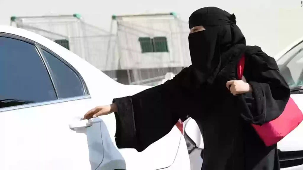 شروط استخراج تأشيرة سائق خاص للمرأة بالسعودية