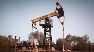 رغم التهديدات وانتظار البيان الأمريكي | سوق النفط يستقبل نهاية الأسبوع بارتفاعٍ مفاجئ