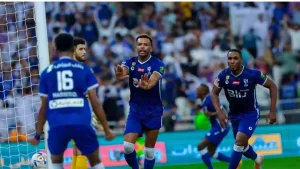 بات كابوس الأندية الآن | الهلال السعودي يطارد الاتحاد وسط رفض ترديد هاتوا الهلال.. شاهد