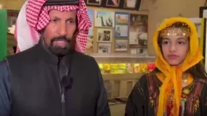 المنديل الأصفر وعلاقته بالعزباء والمتزوجة في عسير.. مهتم بالتراث يوضح!