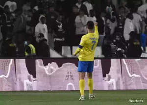لن أتوقف! الرد الأول من رونالدو بعد حركته لجمهور الشباب.. يثير شعلة الغضب ضد النصر السعودي