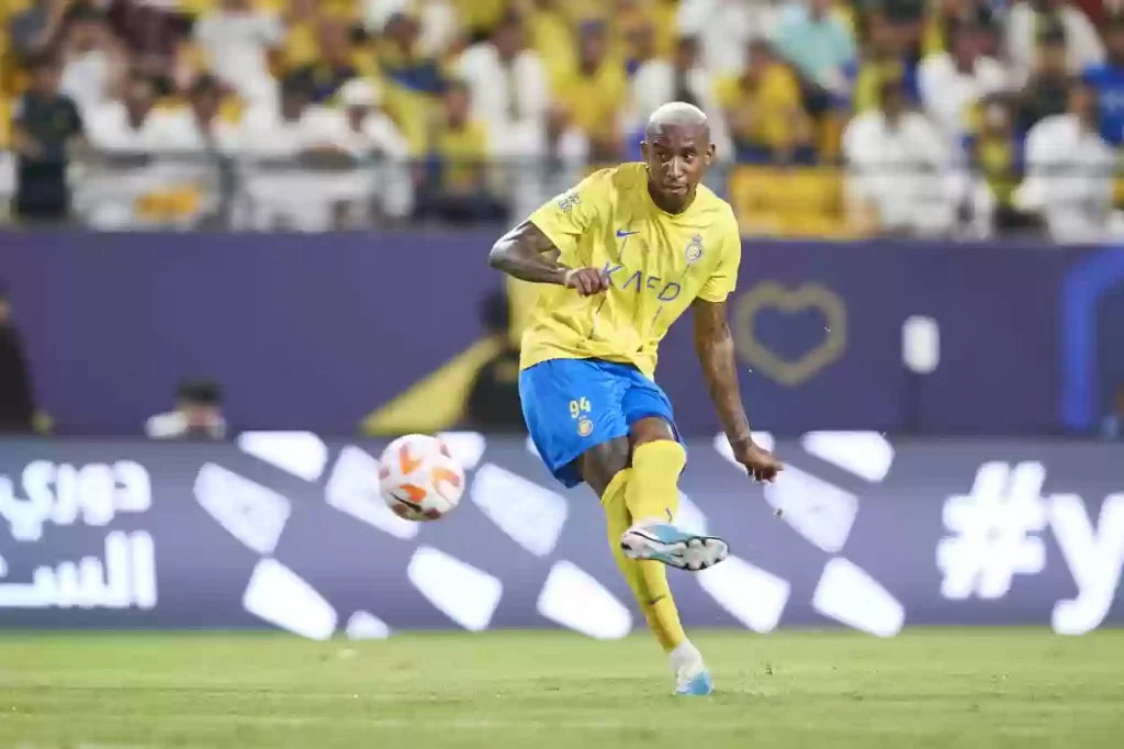جدل واسع بين جماهير الشباب والنصر بسبب هدف “تاليسكا” الثالث فما القصة؟