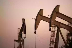 كسرت كافة التوقعات!! بداية أسبوع مليئة بالخسائر ومنتصفه يشهد انتعاشة.. أسعار النفط مفاجأة