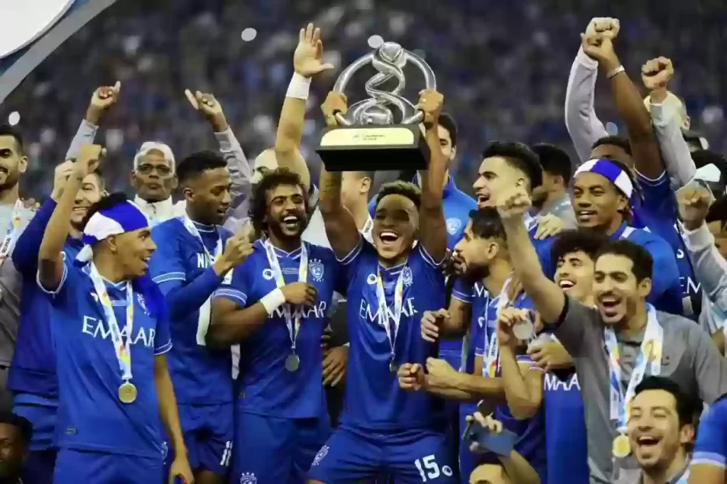 بحضور أمير قطر! تدخل من الرئاسة الفرنسية لمنع حلم الهلال السعودي عن الرحيل عن ناديه الحالي